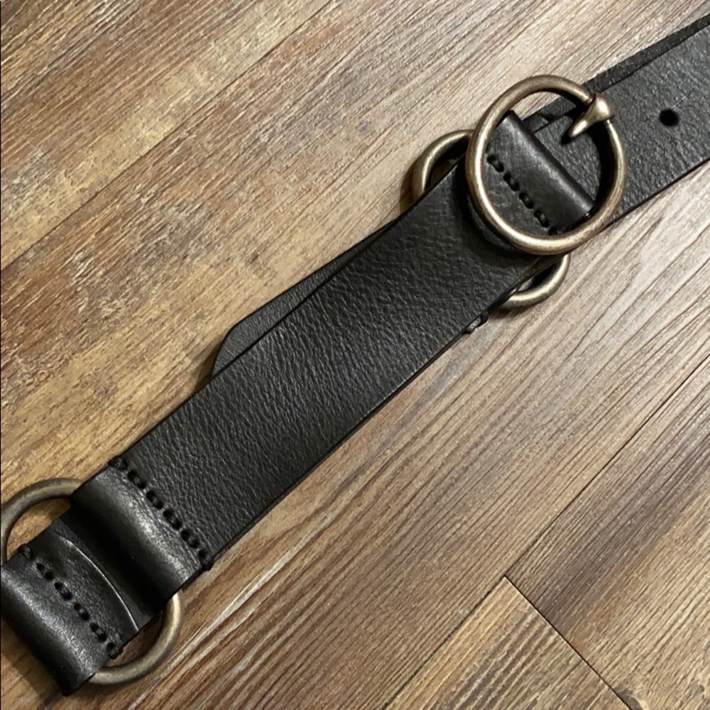 LIZ CLAIBORNE BLACK LEATHER BUCKLE BELT